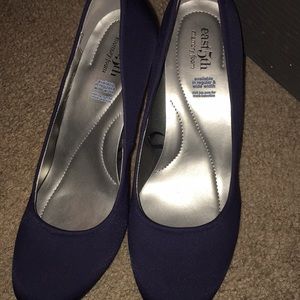 5/$25 Sale💞 ✨Navy Blue heels